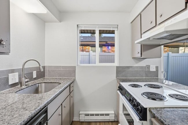 Building Photo - 1334 W Garland Ave