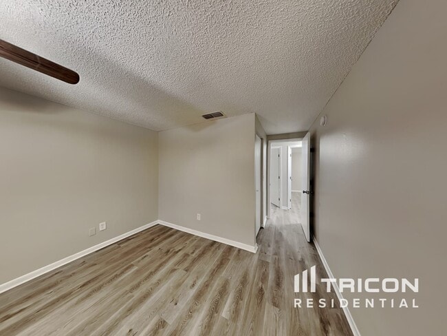 Building Photo - 16013 Woodpine Dr