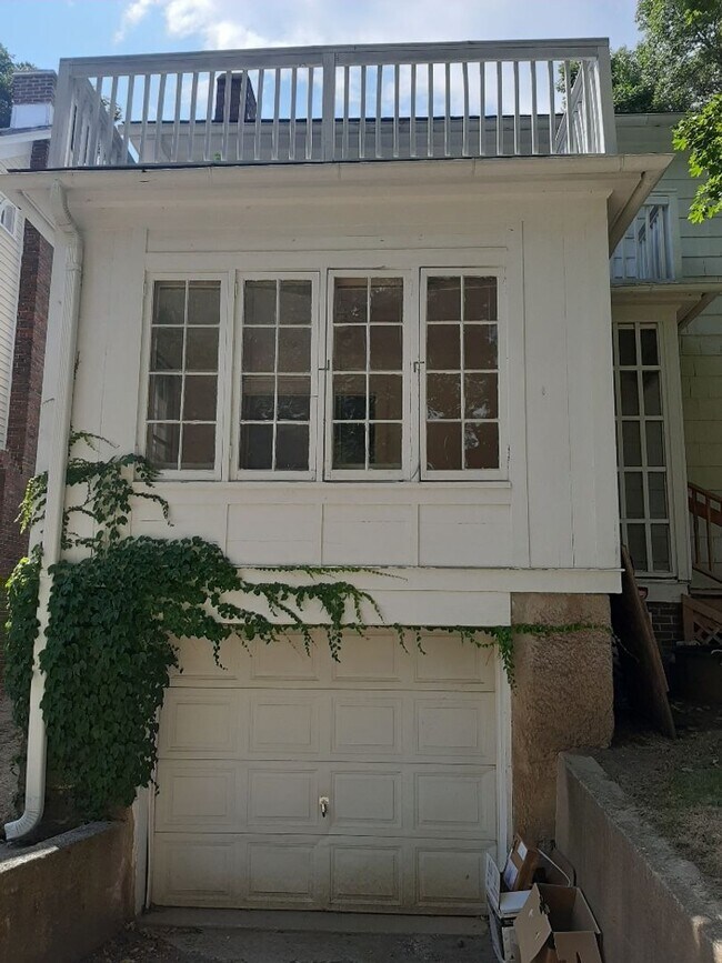 Building Photo - 143 Lathrop St