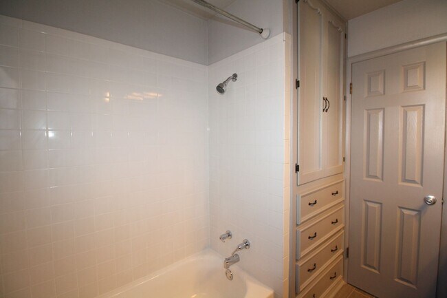 Building Photo - Adorable 3 bed in Midwest City