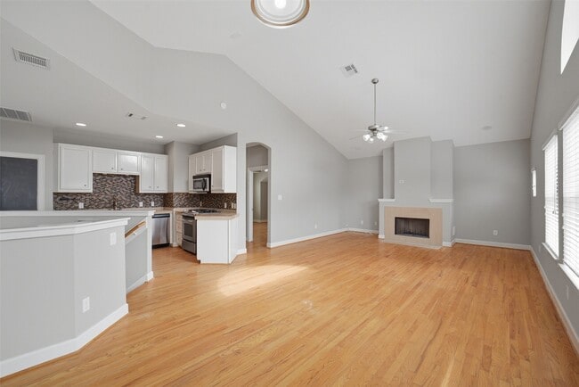 Building Photo - 3736 Main Plaza Dr