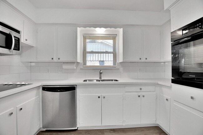 Building Photo - 10513 Moorberry Ln