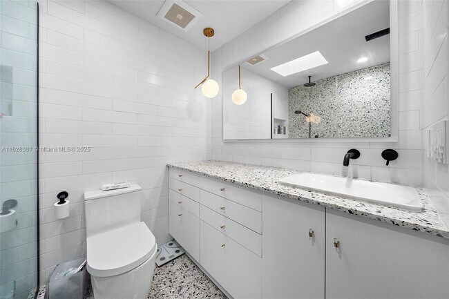 Building Photo - 670 NE 73rd St