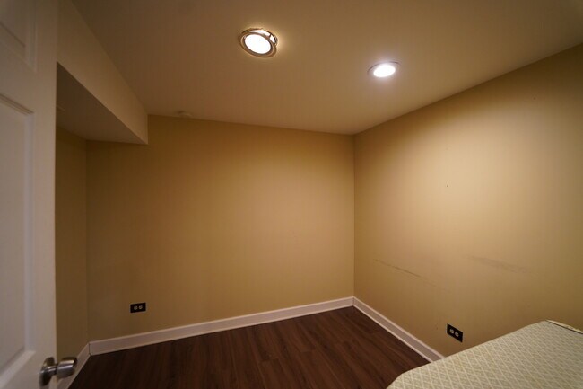 Building Photo - 807 Mansfield Ct