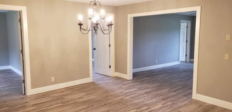 Building Photo - 513 S La Grange St