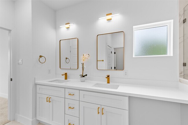 Building Photo - 6186 Eastland St