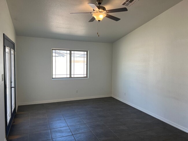 Building Photo - Large Corner Lot home with 3 full size bed...
