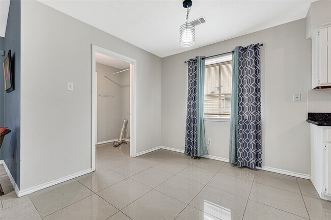 Building Photo - 11826 Oceanview St