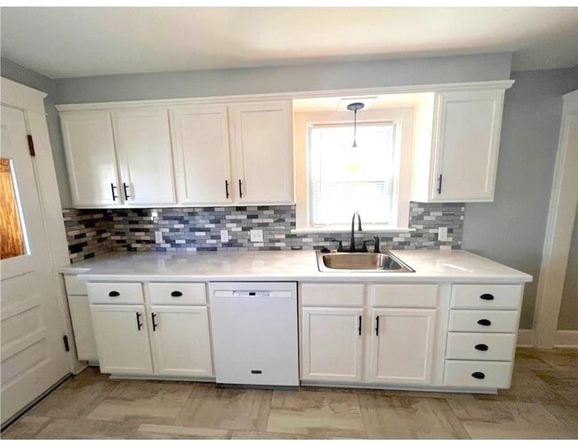 Building Photo - 348 Market St