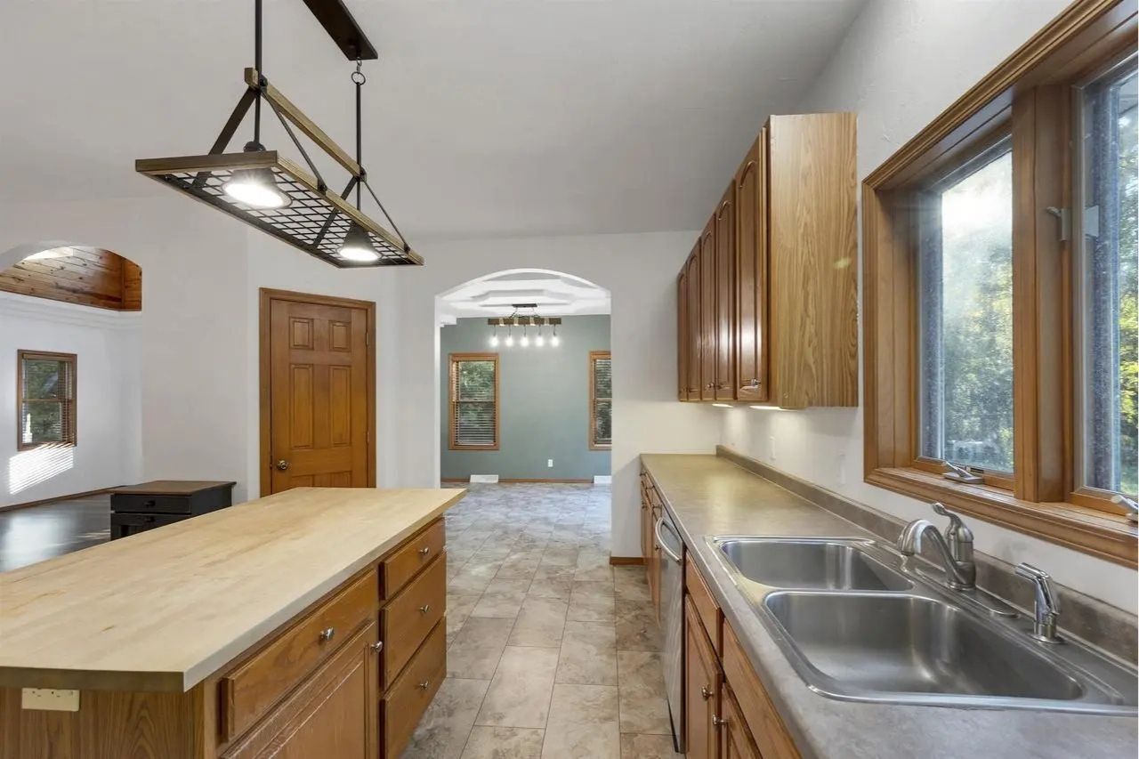 Building Photo - 969 Riverside Dr