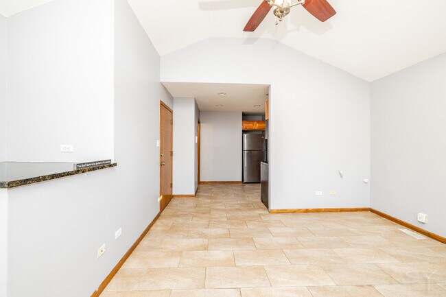 Building Photo - 807 S Claremont Ave