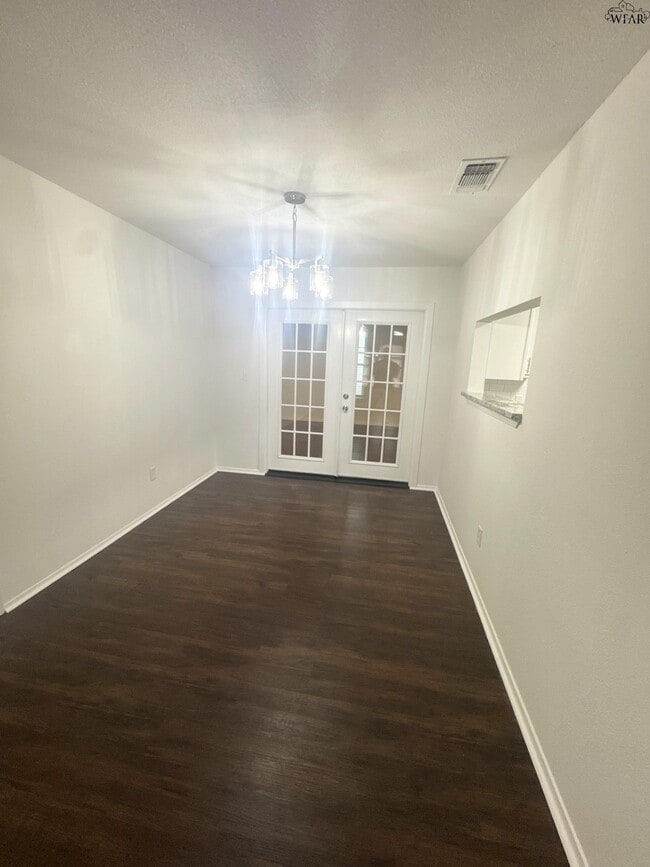 Building Photo - 4318 Hillsboro