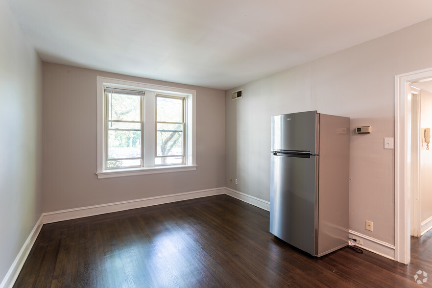 Living Area - Lincoln Court Apartments