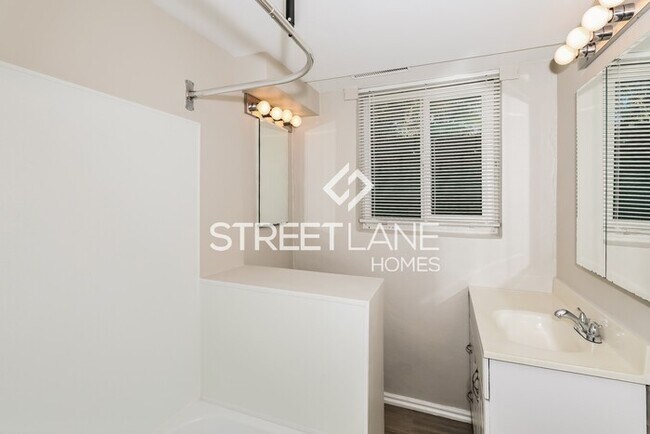 Building Photo - NOW OFFERING FIRST FULL MONTH FREE!!