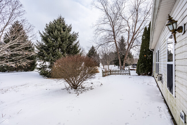 Building Photo - 5886 Hollow Oak Trail