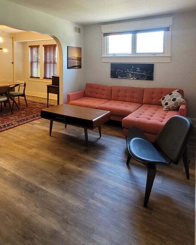 Living room - 248 W Franklin St