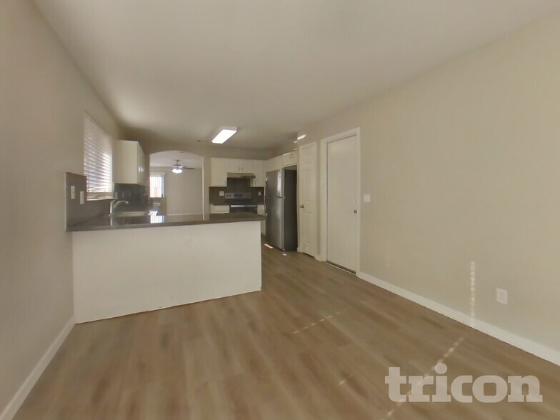 Building Photo - 7437 W Elwood St