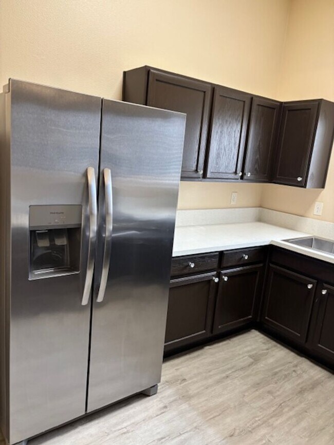 Building Photo - BEAUTIFUL SPACIOUS TOP FLOOR 2 BEDROOM & 2 FULL BATHROOM CONDO IN THE SOUTHWEST