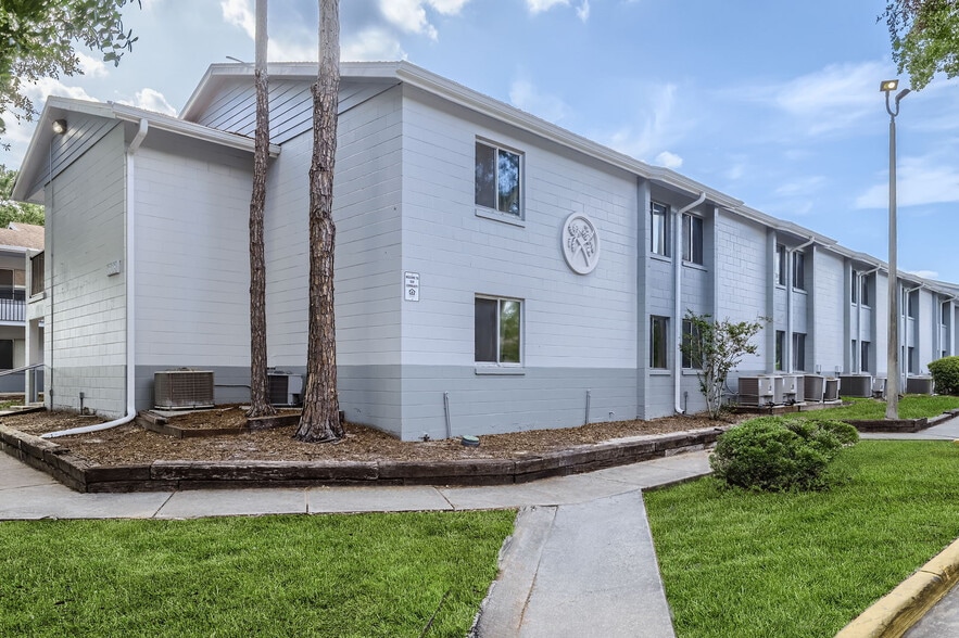 Building Photo - Boca Club