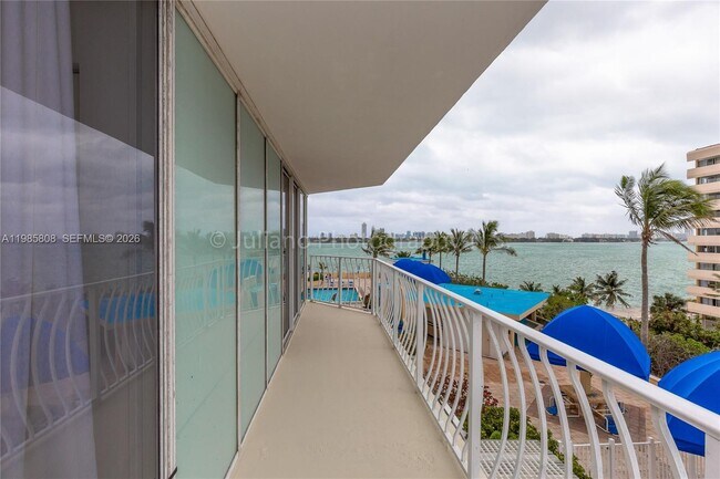 Building Photo - 7601 E Treasure Dr