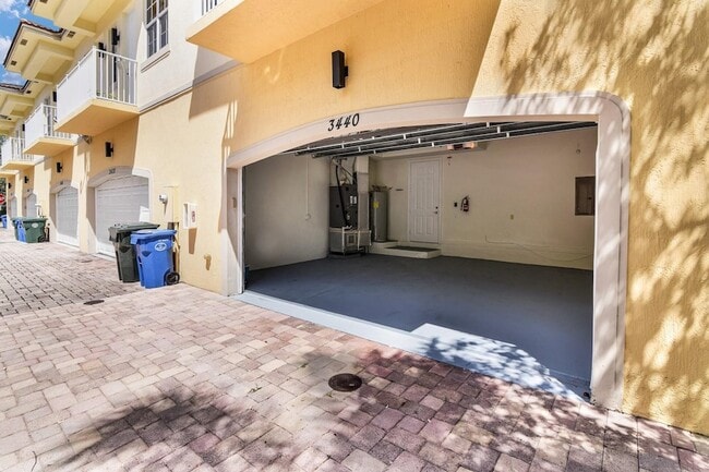 Building Photo - 3432 NE 15th Ave