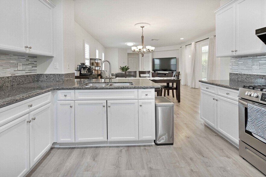 Building Photo - 1224 Los Olivos Street