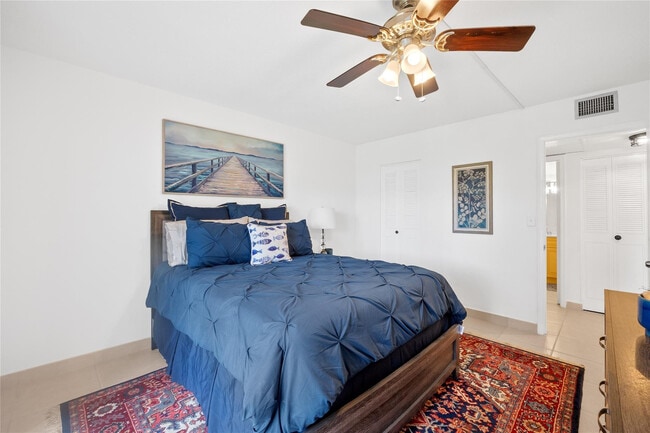 Building Photo - 2856 Garden Dr S