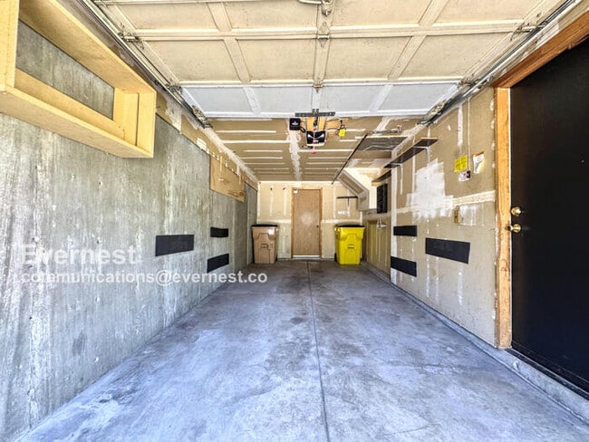 Building Photo - 12074 E Ford Cir