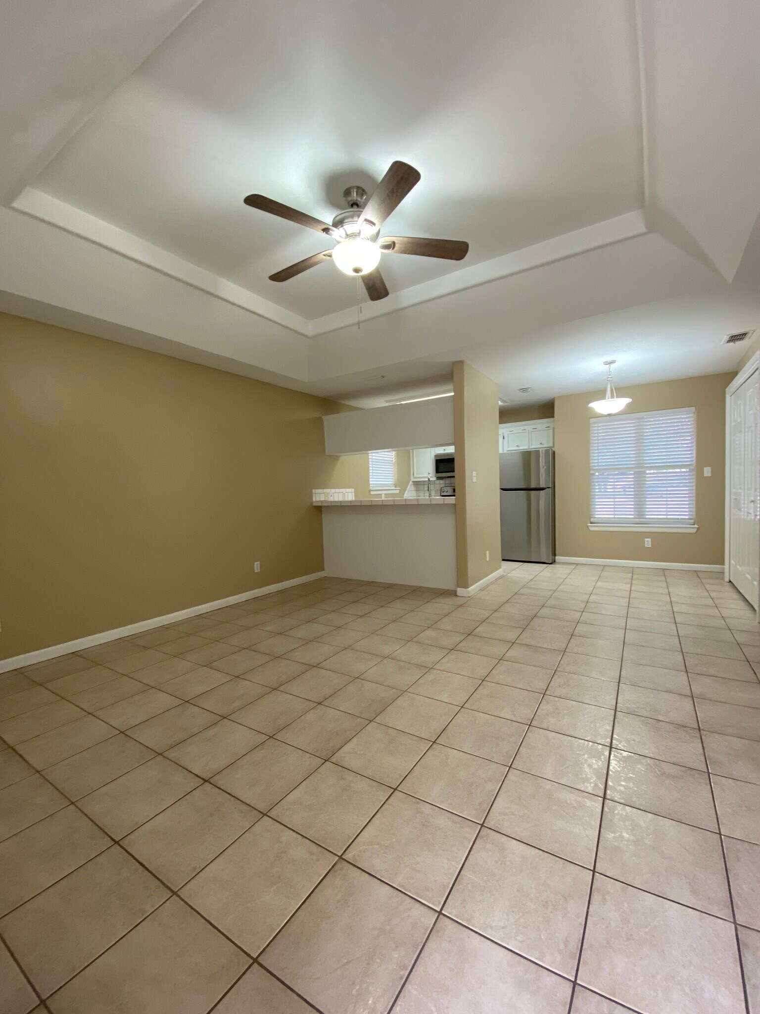 Building Photo - 1209 Swallow Ave