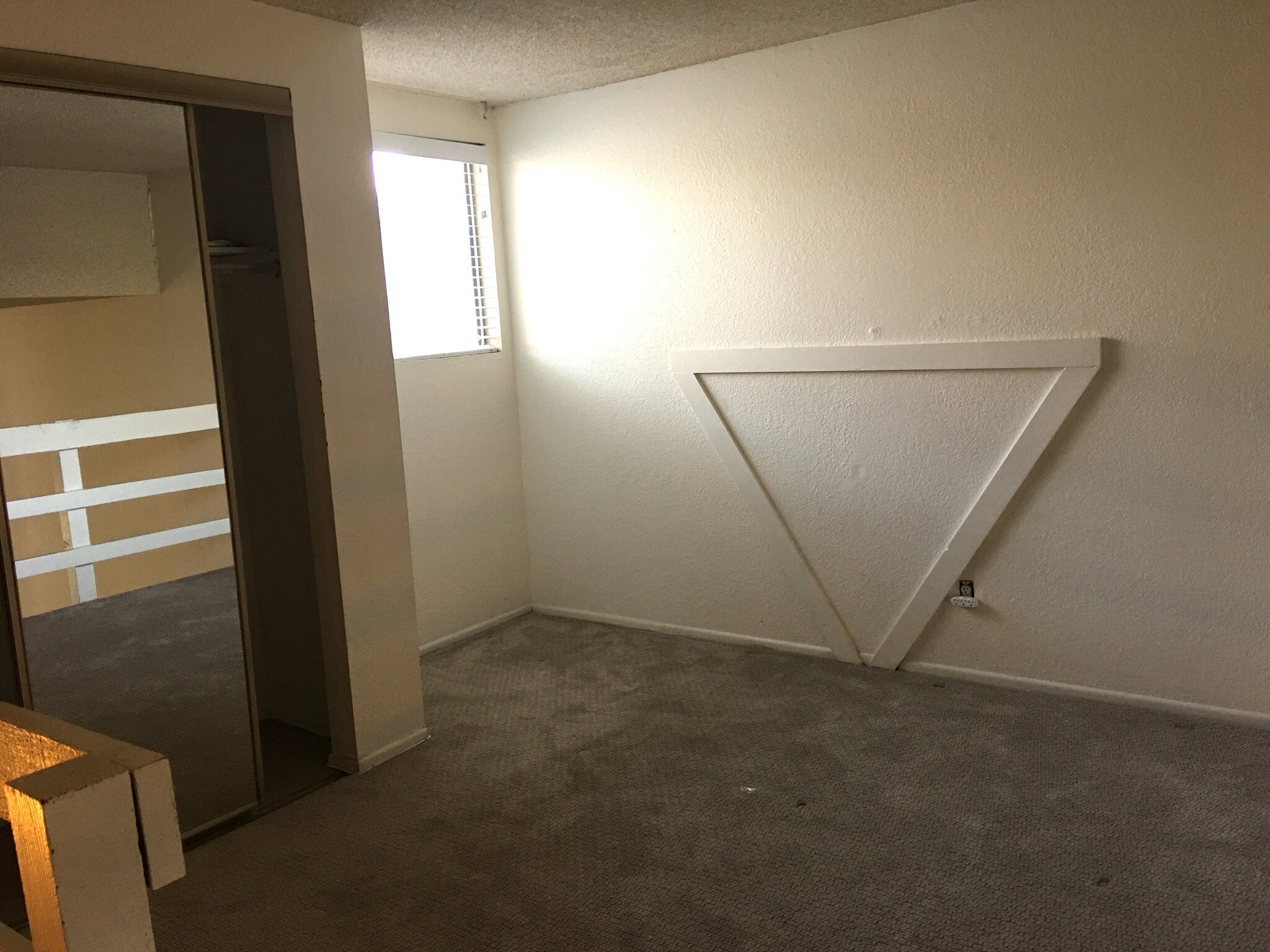 loft/bedroom - 616 Veteran Ave