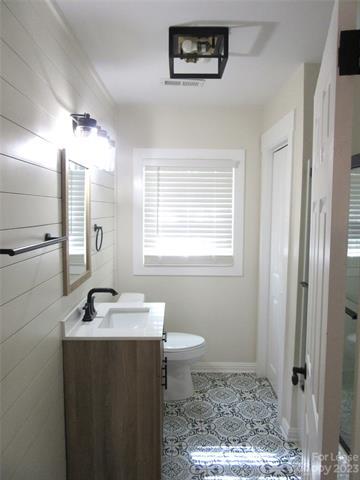 Building Photo - 511 S 4th St