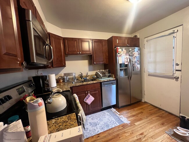 Building Photo - Ravenswood Renovated 1 Bedroom