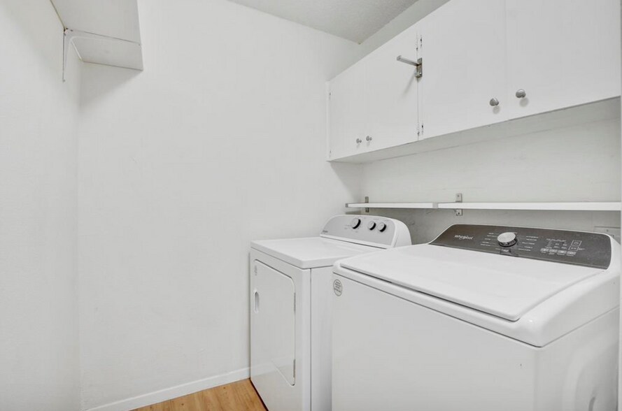 Building Photo - 705 Huntingdon Pl