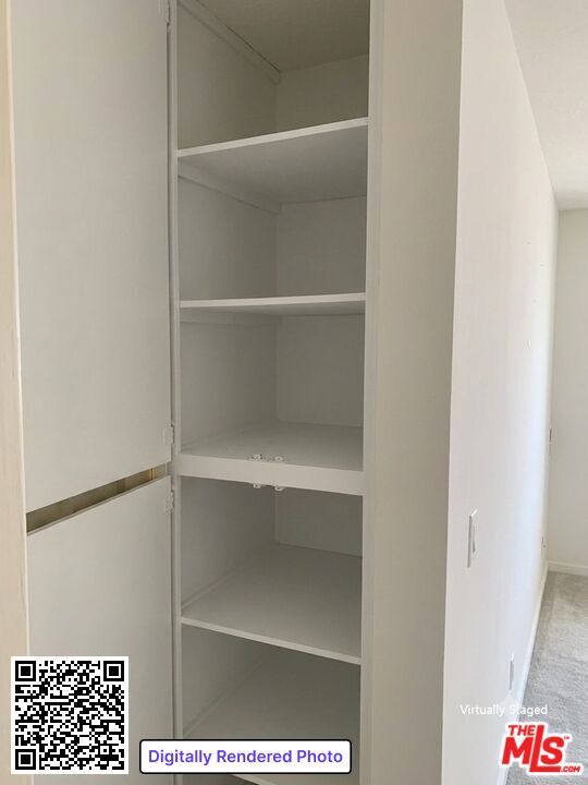 Building Photo - 545 S Manhattan Pl