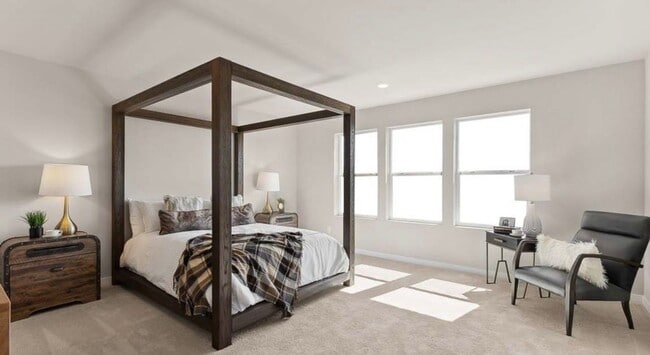 Building Photo - Modern 5 Bed Home