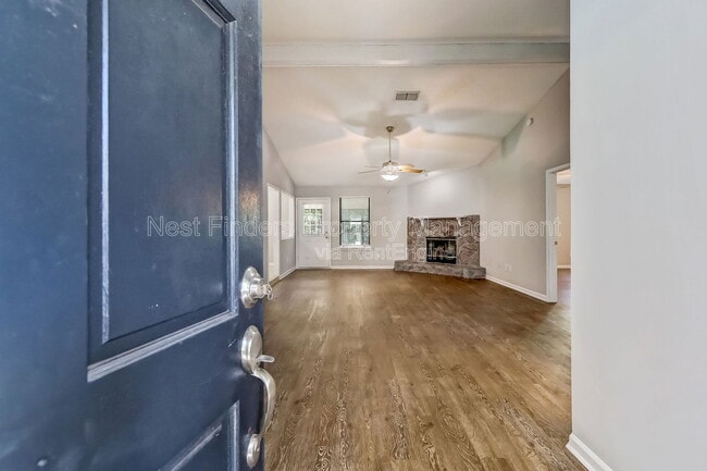 Building Photo - 10460 Roxbury Ln