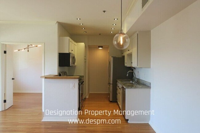 Building Photo - 156 S Oak Knoll Ave