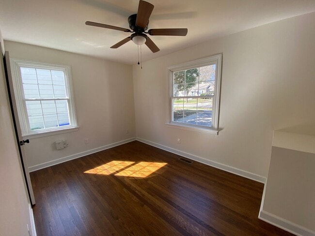 Building Photo - Updated Three bedroom Westover Hills Home Available immediately!