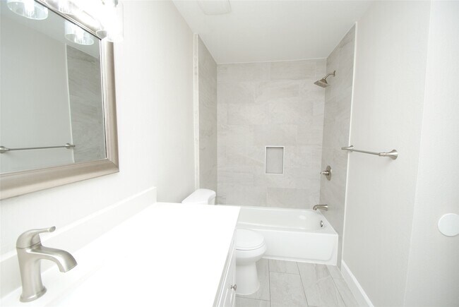 Building Photo - 2515 Yoakum Blvd