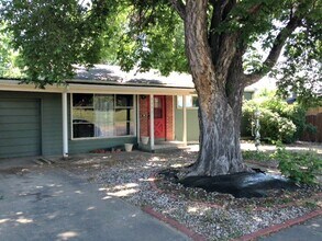 Building Photo - Spacious 5 Bedroom Home Near UNC with Large Yard & Off-Street Parking