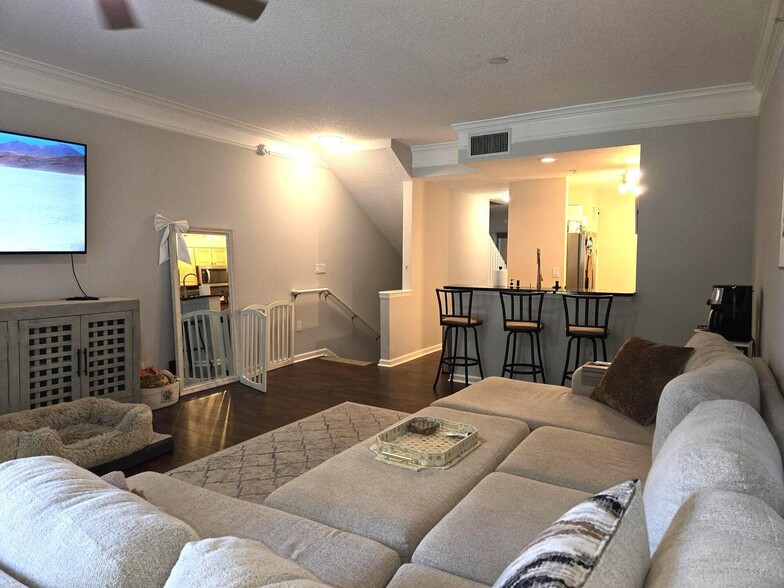 Building Photo - 2024 Alta Meadows Ln