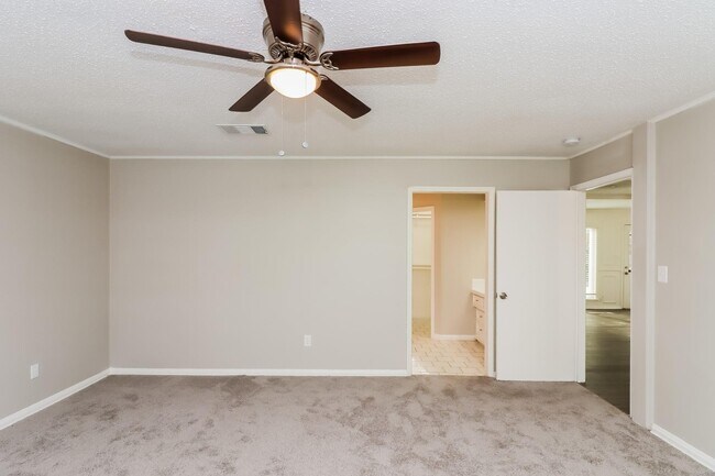 Building Photo - 3823 Glenheather Dr