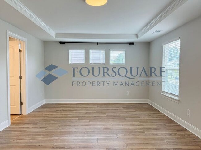 Building Photo - End-Unit Townhome with Fenced Yard, Washer/Dryer included & 2-Car Garage – Comfortable & Convenie...
