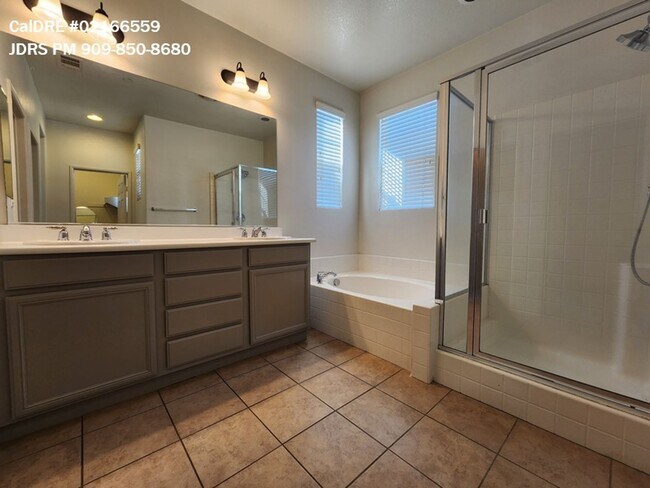 Building Photo - Chino 1 Bedroom Townhouse