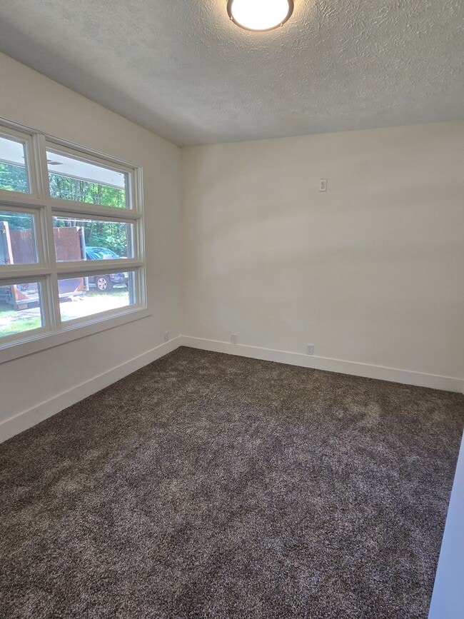 Building Photo - 1499 N Scenic Dr