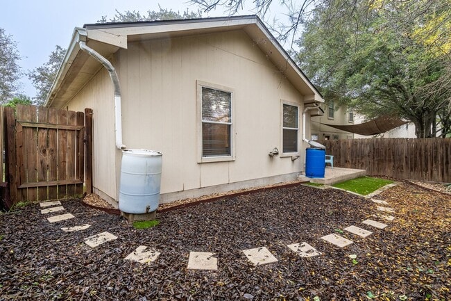 Building Photo - 8603 Davis Oaks Trail