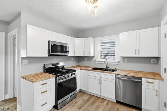 Building Photo - 1539 Elbur Ave