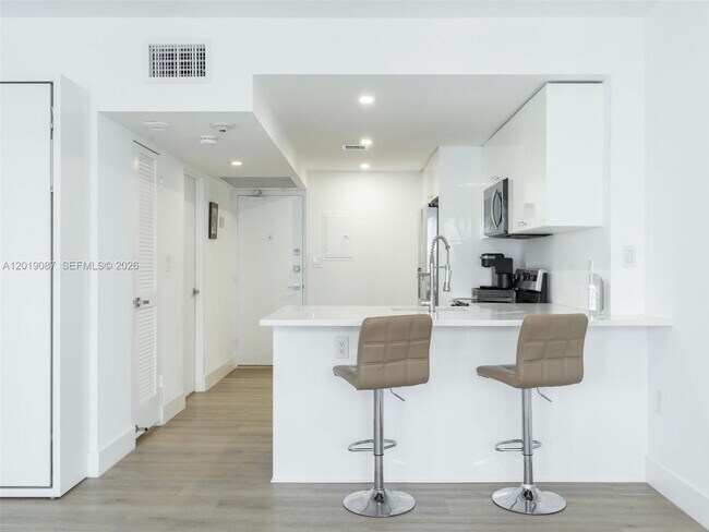 Building Photo - 10275 Collins Ave