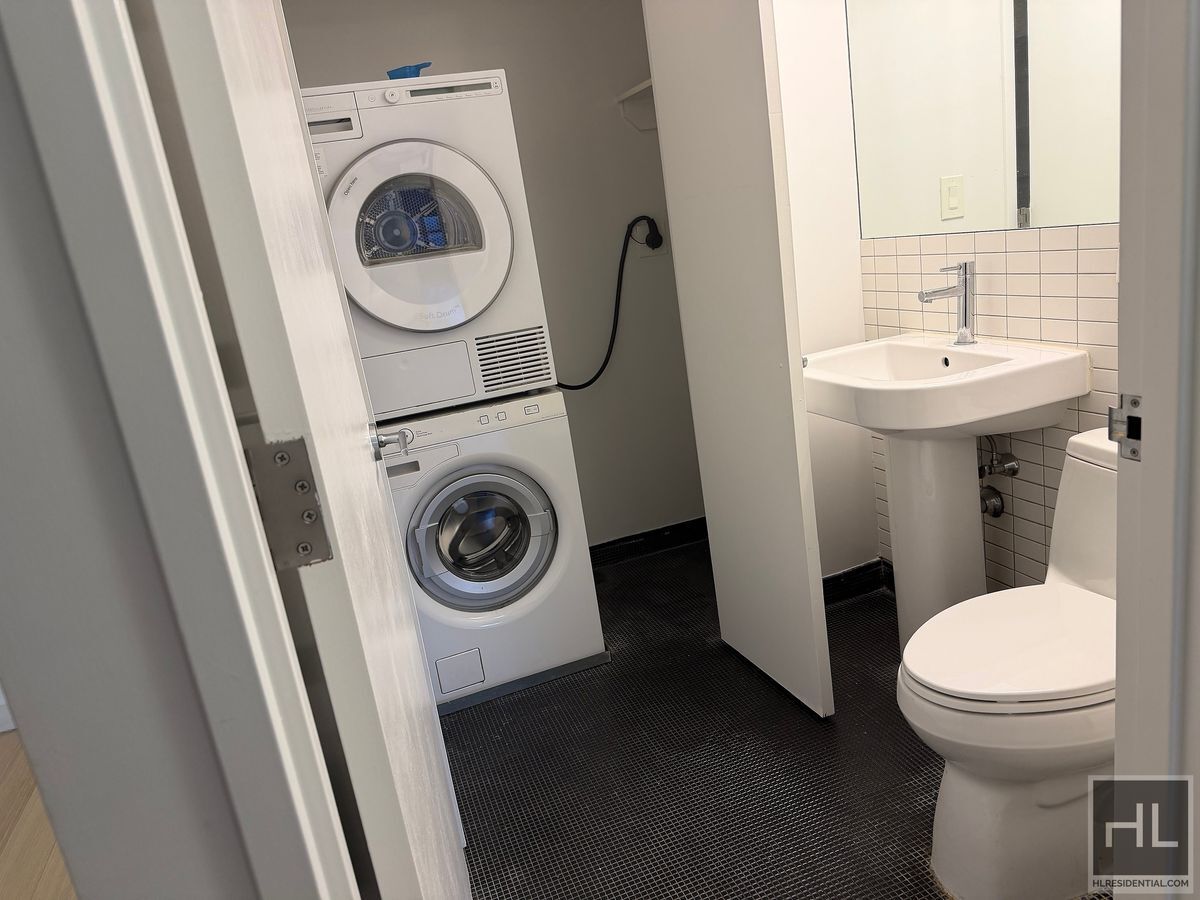 Building Photo - East 39th Street