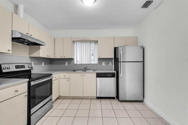 Building Photo - 2817 SW 39th Ave